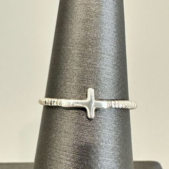 Cute Petite Sterling Silver Side Cross Ring 7 - Picture 3 of 6